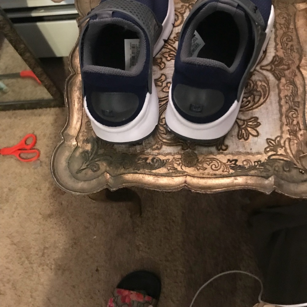Womens Size 5 Nike Running sneakers - Picture 3 of 5